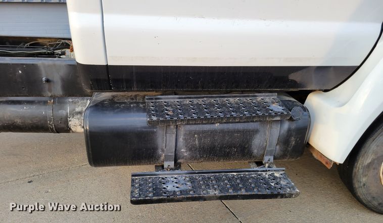 image for item DM8109 2004 Ford F650 Super Duty Pro Loader  truck cab and chassis