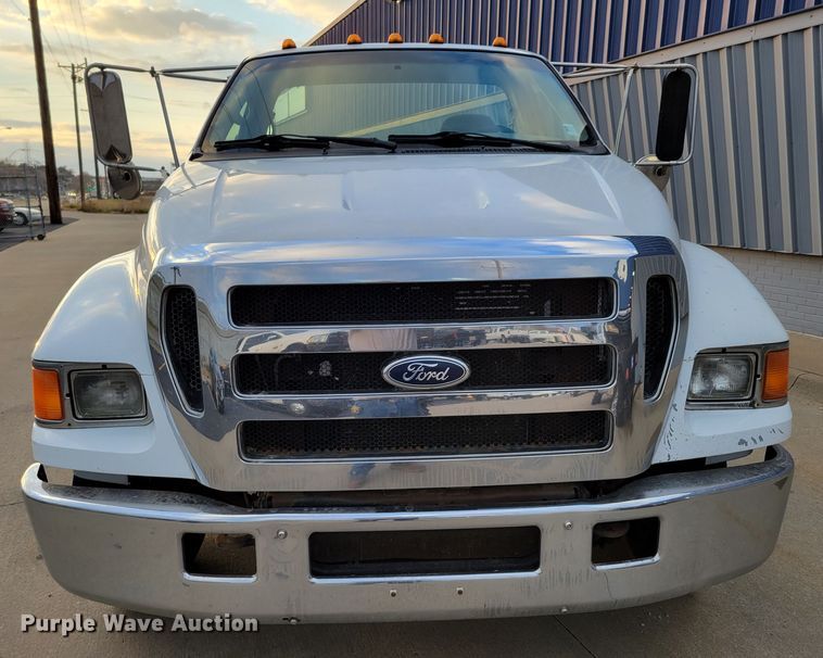 image for item DM8109 2004 Ford F650 Super Duty Pro Loader  truck cab and chassis