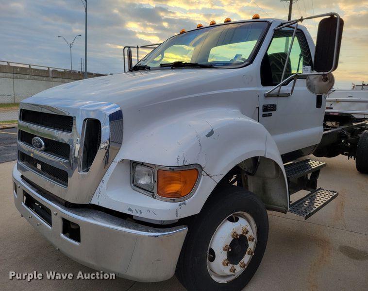 image for item DM8109 2004 Ford F650 Super Duty Pro Loader  truck cab and chassis