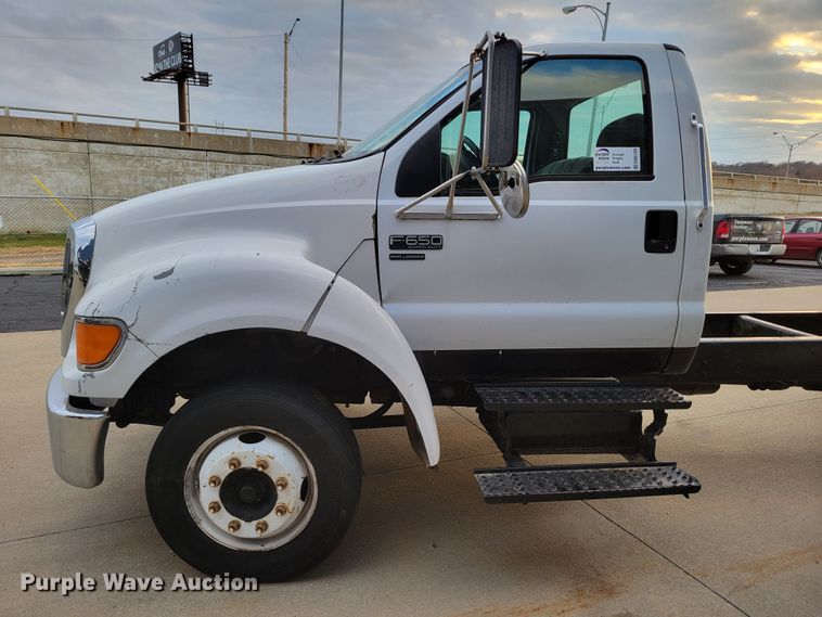 image for item DM8109 2004 Ford F650 Super Duty Pro Loader  truck cab and chassis