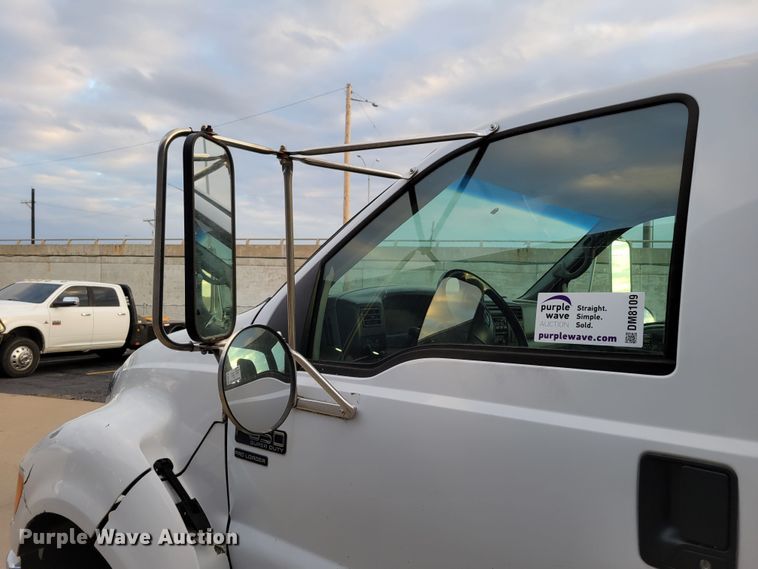 image for item DM8109 2004 Ford F650 Super Duty Pro Loader  truck cab and chassis