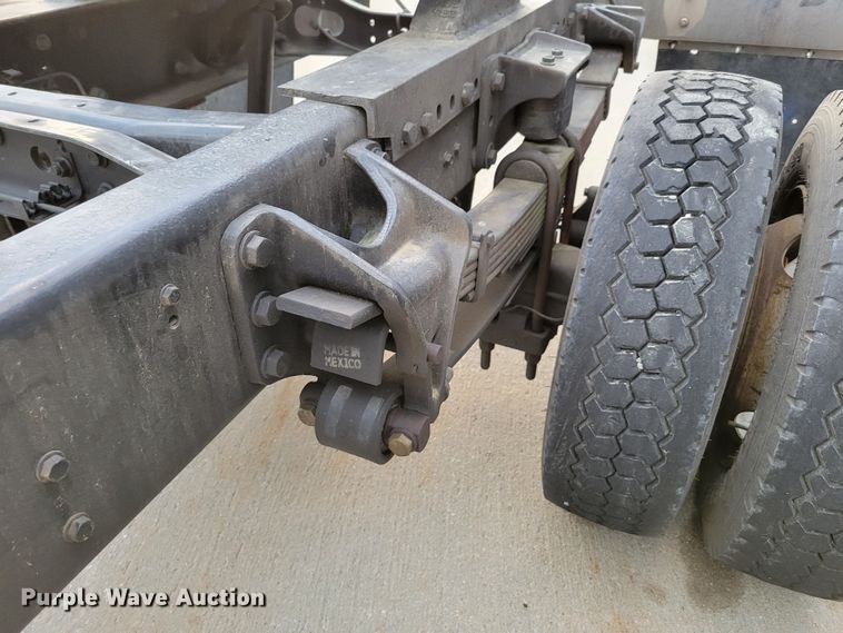 image for item DM8109 2004 Ford F650 Super Duty Pro Loader  truck cab and chassis