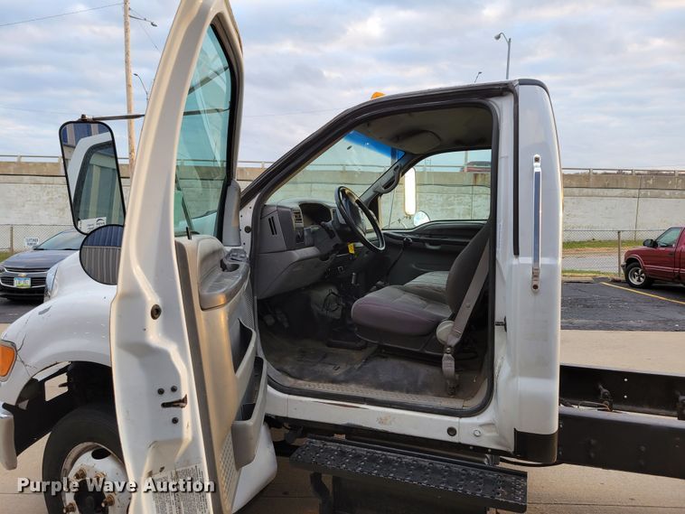 image for item DM8109 2004 Ford F650 Super Duty Pro Loader  truck cab and chassis
