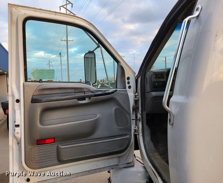 image for item DM8109 2004 Ford F650 Super Duty Pro Loader  truck cab and chassis