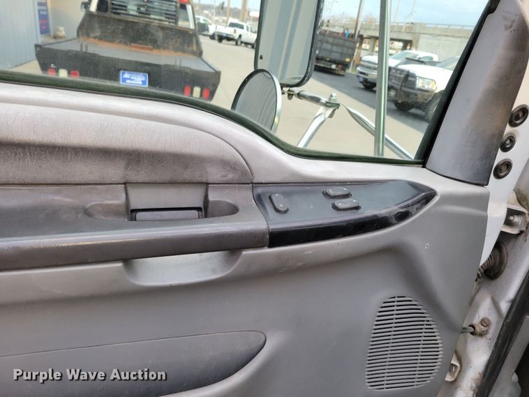 image for item DM8109 2004 Ford F650 Super Duty Pro Loader  truck cab and chassis