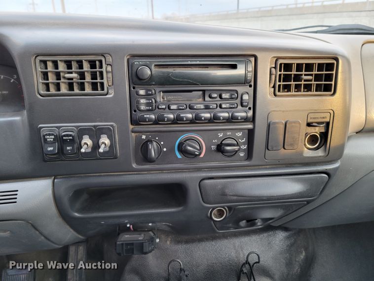 image for item DM8109 2004 Ford F650 Super Duty Pro Loader  truck cab and chassis