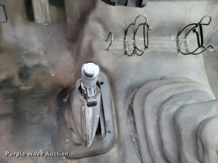 image for item DM8109 2004 Ford F650 Super Duty Pro Loader  truck cab and chassis