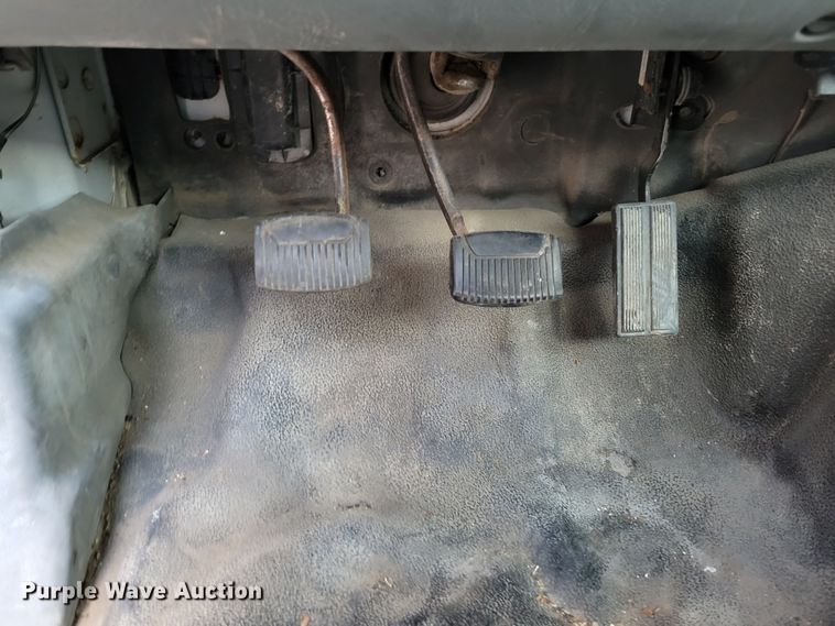 image for item DM8109 2004 Ford F650 Super Duty Pro Loader  truck cab and chassis