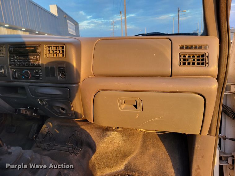 image for item DM8109 2004 Ford F650 Super Duty Pro Loader  truck cab and chassis