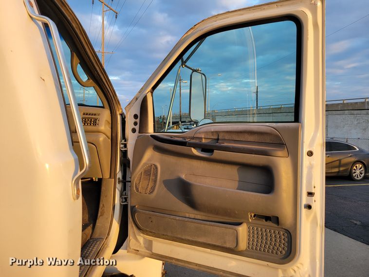 image for item DM8109 2004 Ford F650 Super Duty Pro Loader  truck cab and chassis