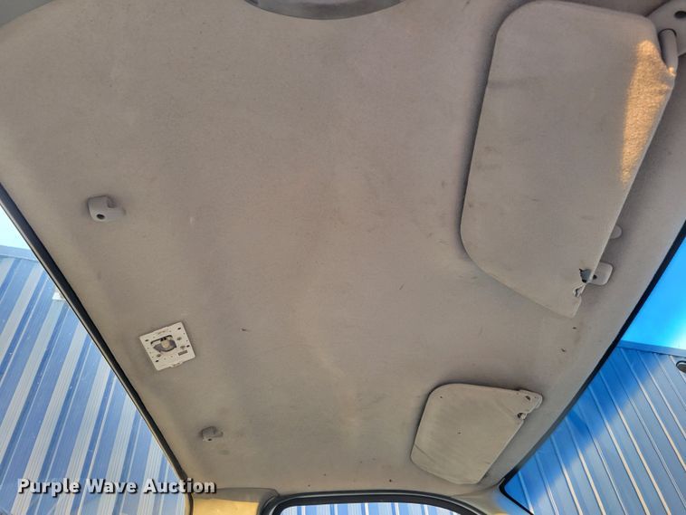 image for item DM8109 2004 Ford F650 Super Duty Pro Loader  truck cab and chassis