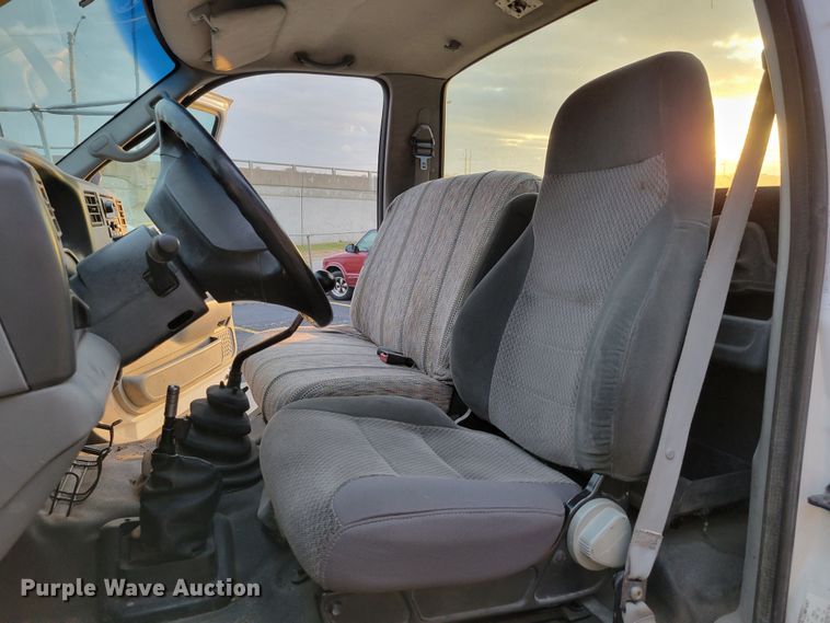 image for item DM8109 2004 Ford F650 Super Duty Pro Loader  truck cab and chassis