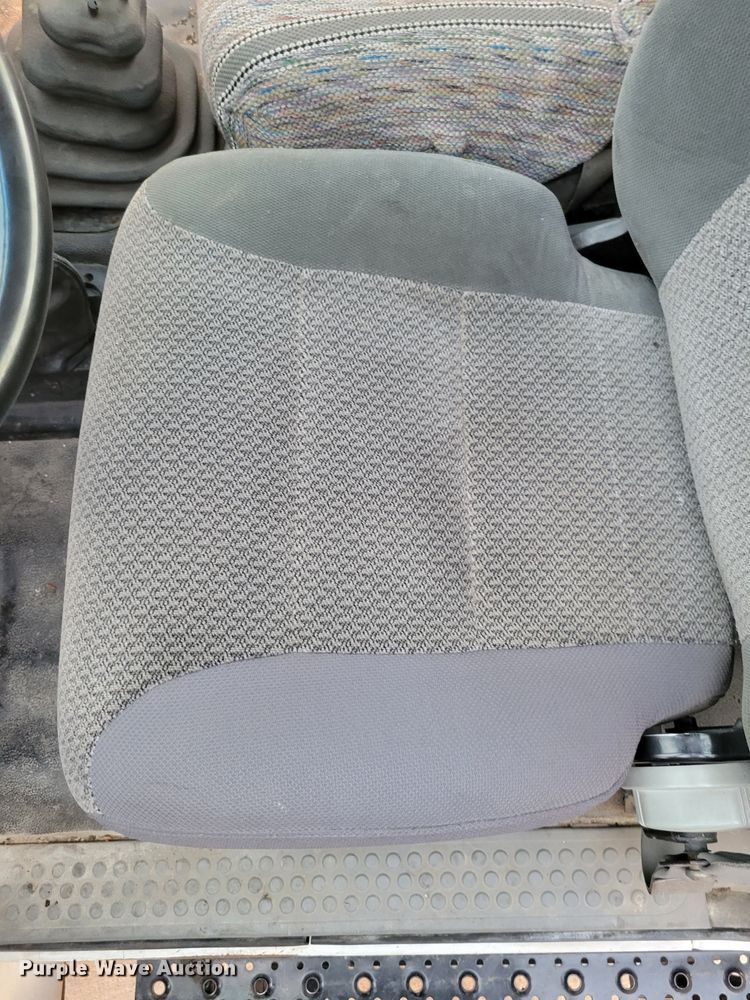 image for item DM8109 2004 Ford F650 Super Duty Pro Loader  truck cab and chassis