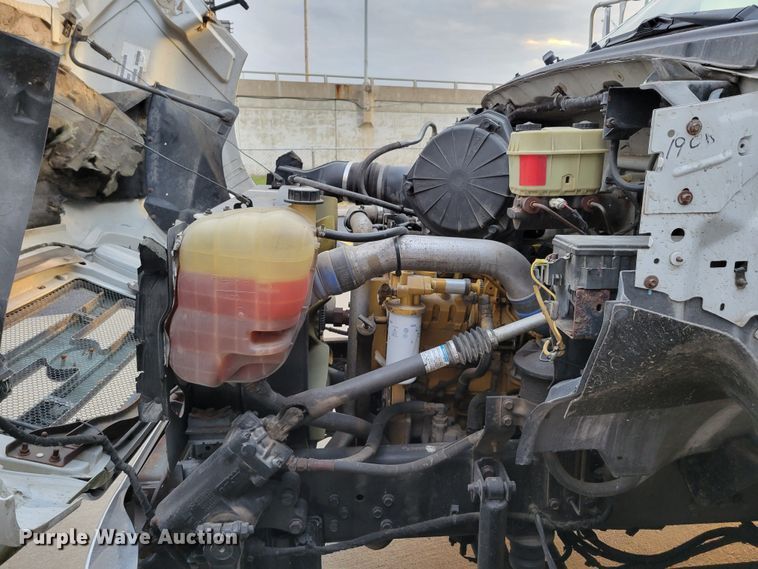 image for item DM8109 2004 Ford F650 Super Duty Pro Loader  truck cab and chassis