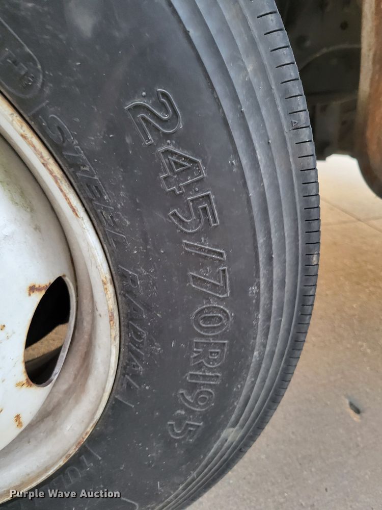 image for item DM8109 2004 Ford F650 Super Duty Pro Loader  truck cab and chassis