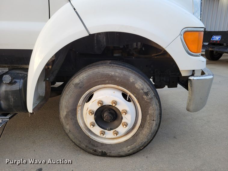 image for item DM8109 2004 Ford F650 Super Duty Pro Loader  truck cab and chassis