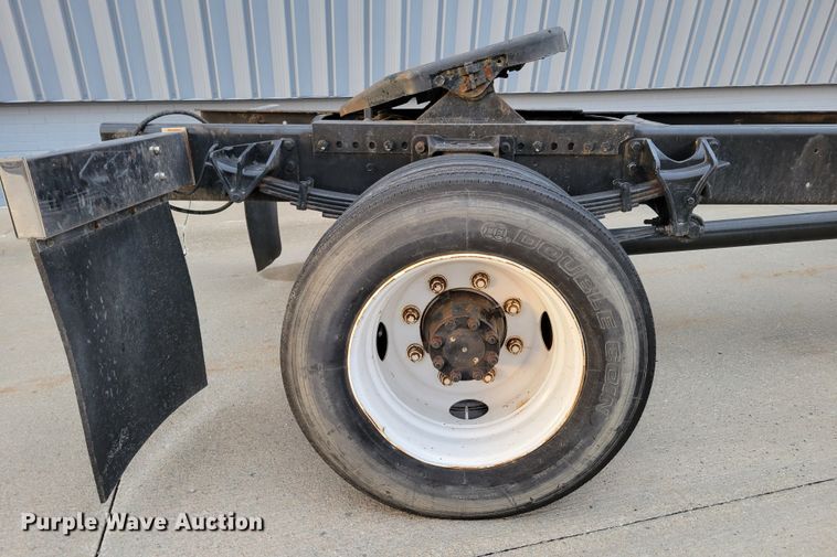 image for item DM8109 2004 Ford F650 Super Duty Pro Loader  truck cab and chassis