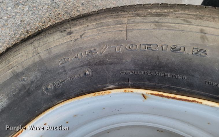 image for item DM8109 2004 Ford F650 Super Duty Pro Loader  truck cab and chassis