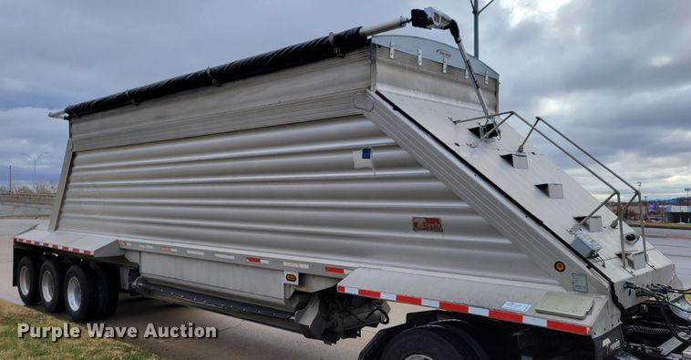 image for item DM8110 2007 Travis  bottom dump trailer