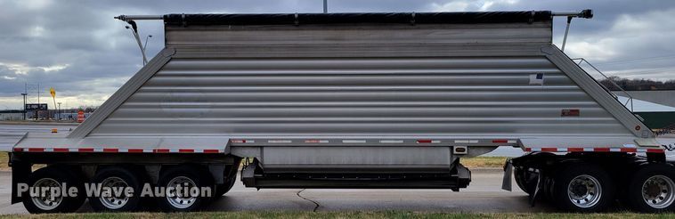 image for item DM8110 2007 Travis  bottom dump trailer