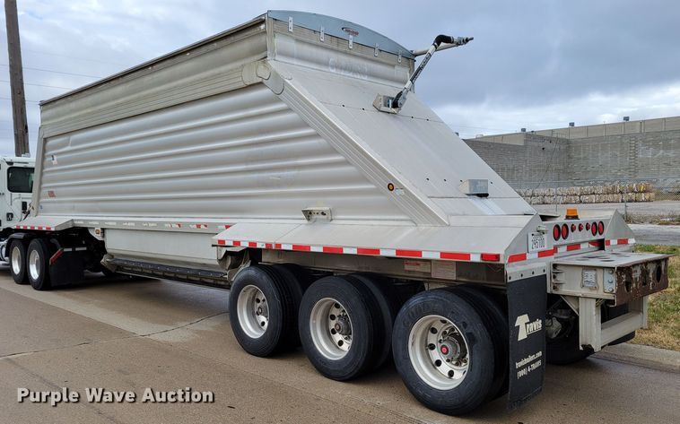 image for item DM8110 2007 Travis  bottom dump trailer