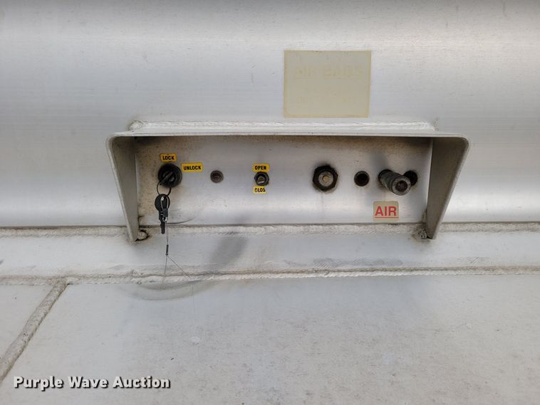 image for item DM8110 2007 Travis  bottom dump trailer