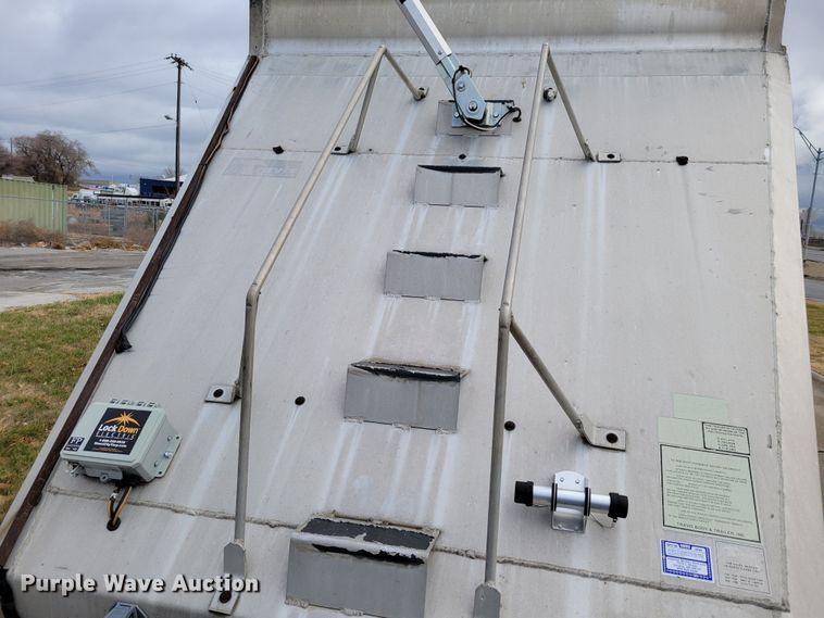 image for item DM8110 2007 Travis  bottom dump trailer