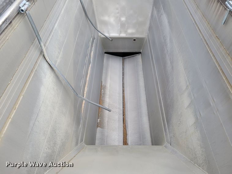 image for item DM8110 2007 Travis  bottom dump trailer