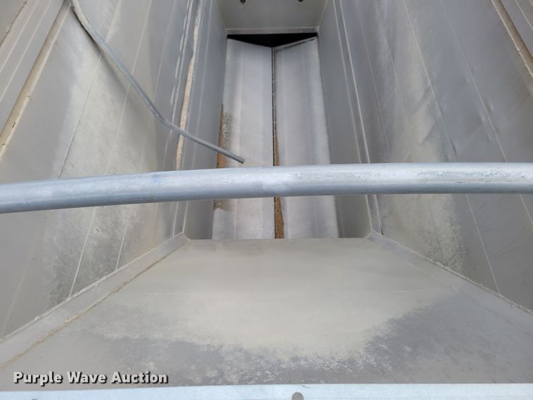 image for item DM8110 2007 Travis  bottom dump trailer