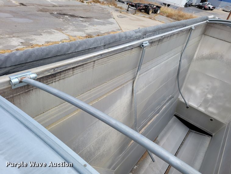 image for item DM8110 2007 Travis  bottom dump trailer