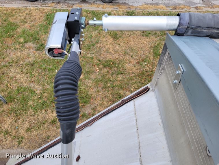 image for item DM8110 2007 Travis  bottom dump trailer