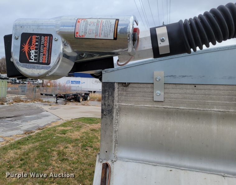 image for item DM8110 2007 Travis  bottom dump trailer