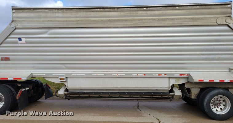 image for item DM8110 2007 Travis  bottom dump trailer