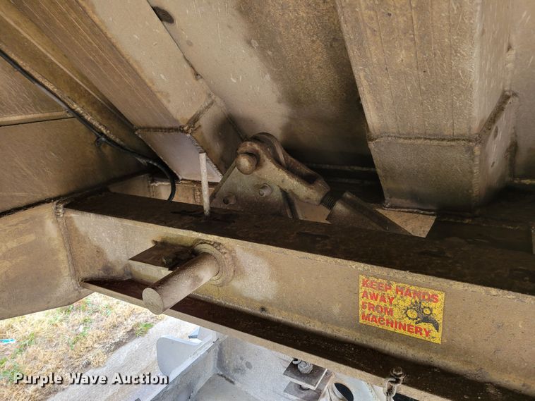 image for item DM8110 2007 Travis  bottom dump trailer