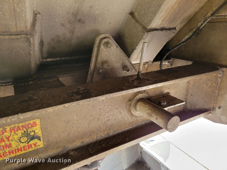 image for item DM8110 2007 Travis  bottom dump trailer