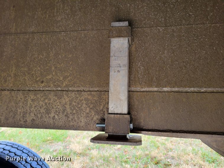 image for item DM8110 2007 Travis  bottom dump trailer