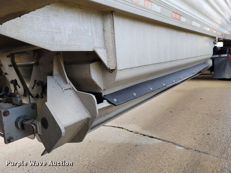 image for item DM8110 2007 Travis  bottom dump trailer