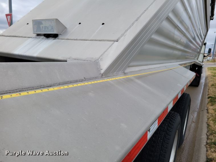 image for item DM8110 2007 Travis  bottom dump trailer