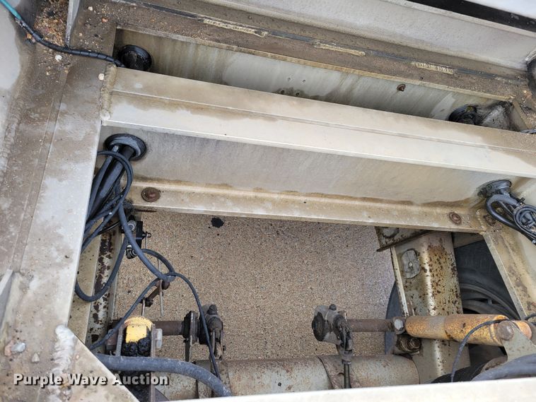 image for item DM8110 2007 Travis  bottom dump trailer