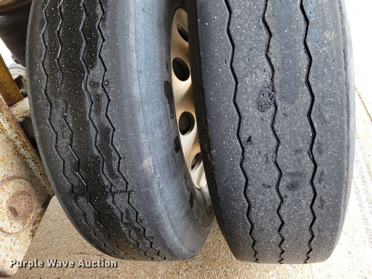 image for item DM8110 2007 Travis  bottom dump trailer