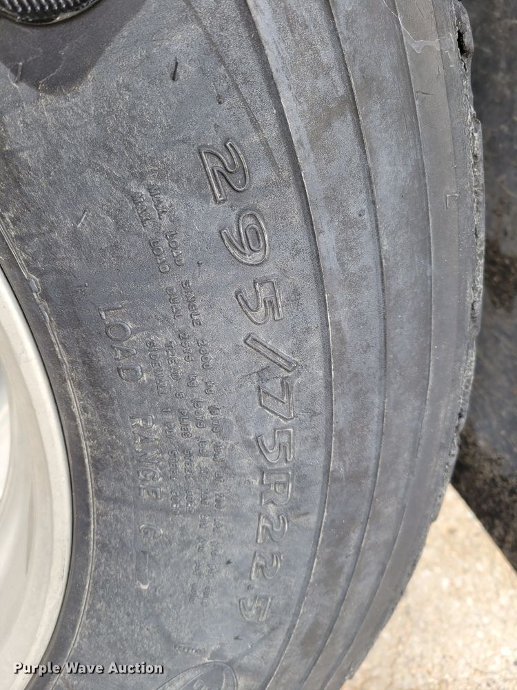 image for item DM8110 2007 Travis  bottom dump trailer