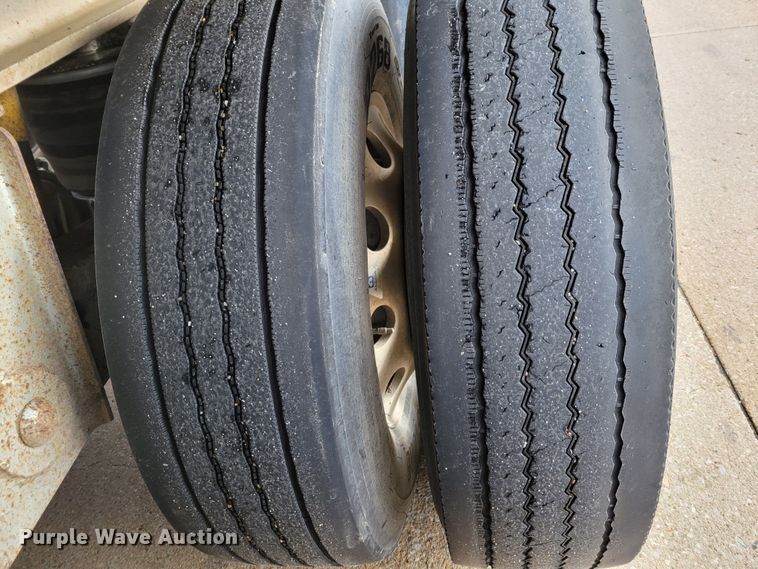 image for item DM8110 2007 Travis  bottom dump trailer