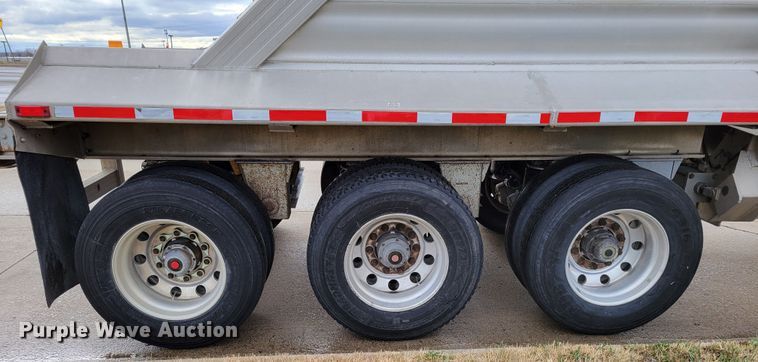 image for item DM8110 2007 Travis  bottom dump trailer