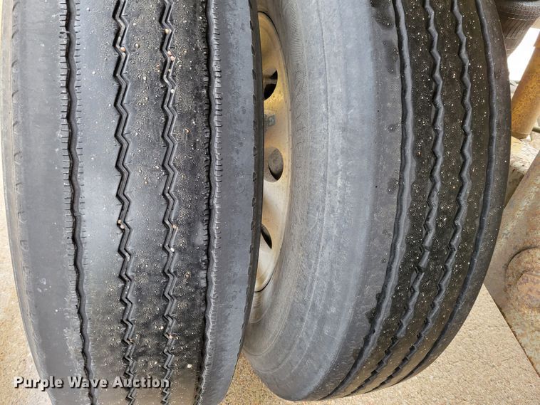 image for item DM8110 2007 Travis  bottom dump trailer