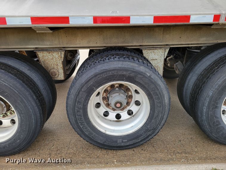 image for item DM8110 2007 Travis  bottom dump trailer