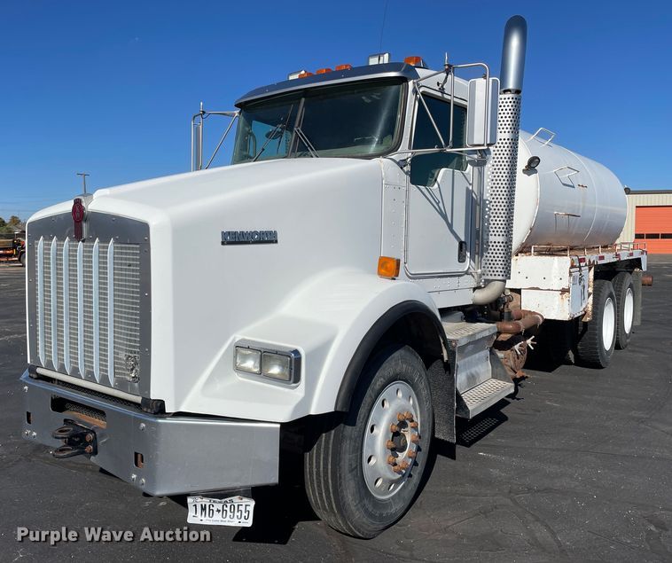 image for item DN4498 2009 Kenworth T800  vacuum truck