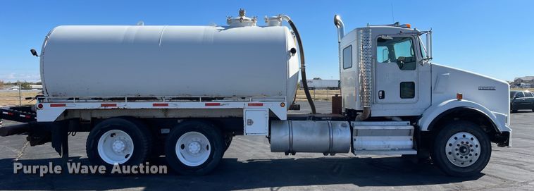image for item DN4498 2009 Kenworth T800  vacuum truck