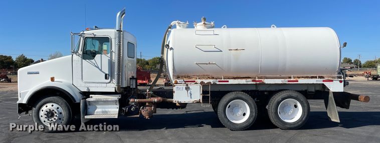 image for item DN4498 2009 Kenworth T800  vacuum truck