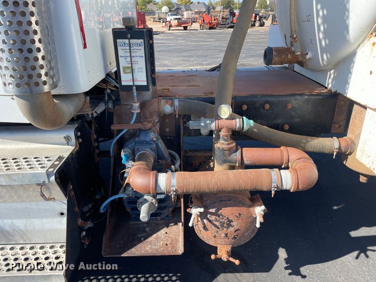 image for item DN4498 2009 Kenworth T800  vacuum truck