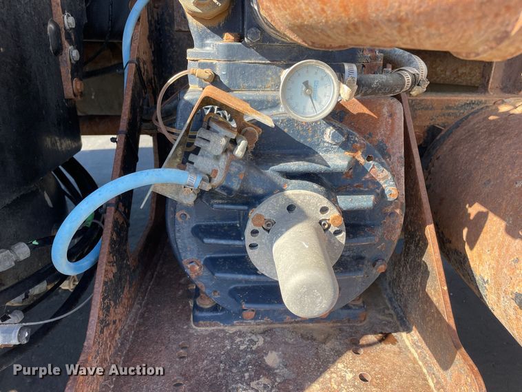 image for item DN4498 2009 Kenworth T800  vacuum truck